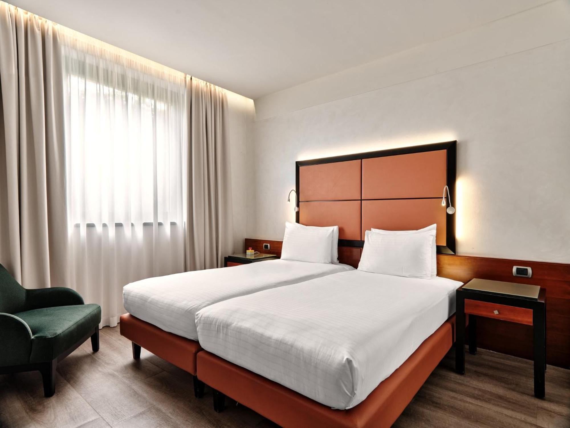 Crowne Plaza Milan - Malpensa Airport By Ihg Hotel Казе Нуове Екстериор снимка
