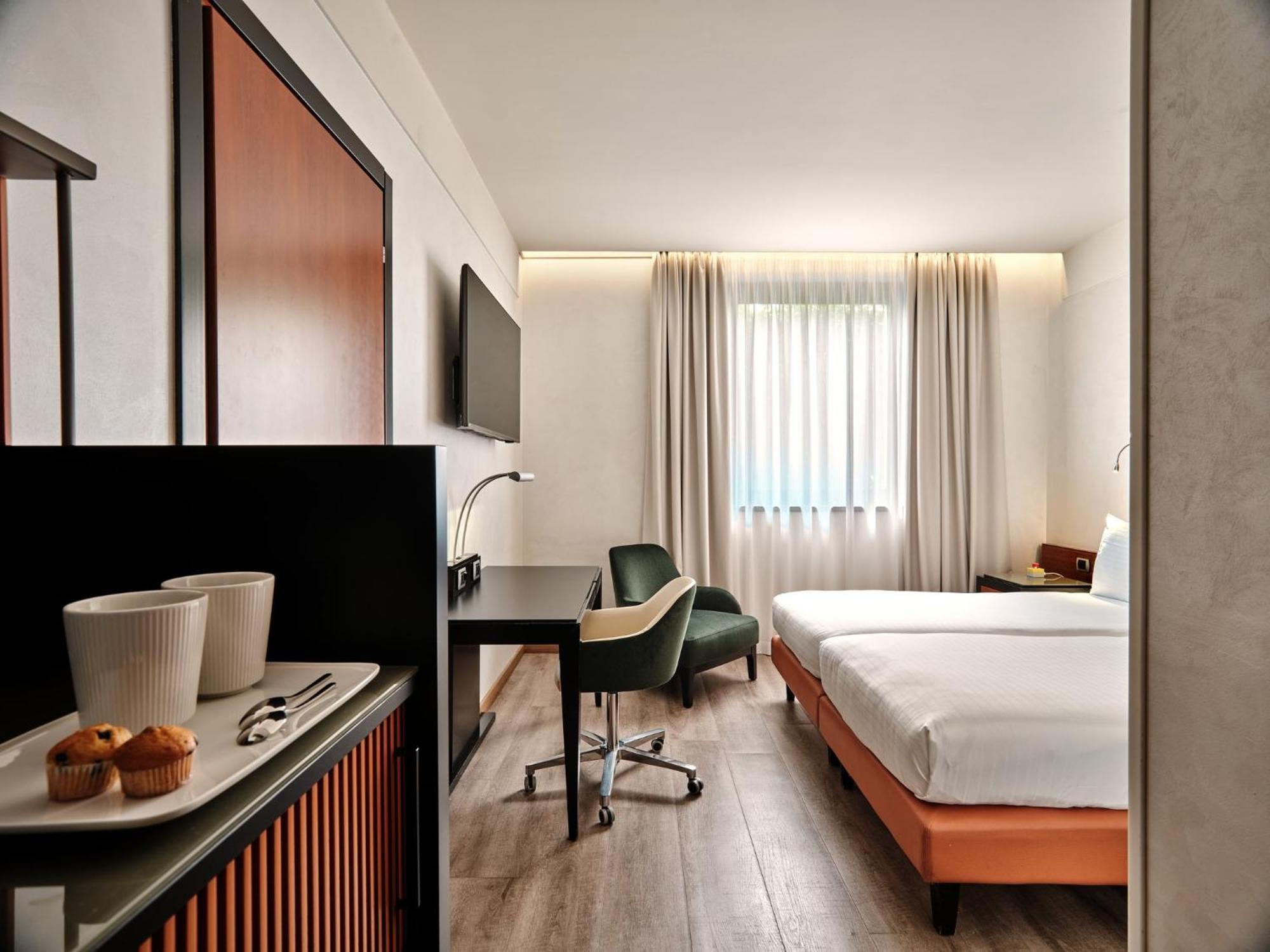 Crowne Plaza Milan - Malpensa Airport By Ihg Hotel Казе Нуове Екстериор снимка