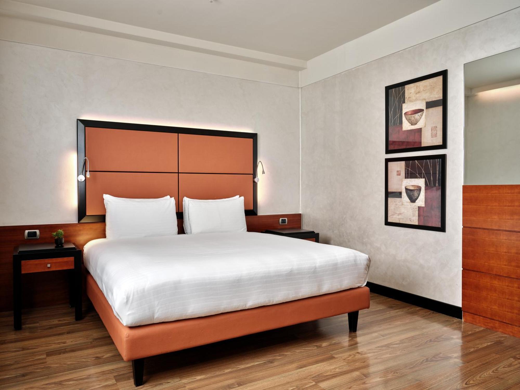 Crowne Plaza Milan - Malpensa Airport By Ihg Hotel Казе Нуове Екстериор снимка