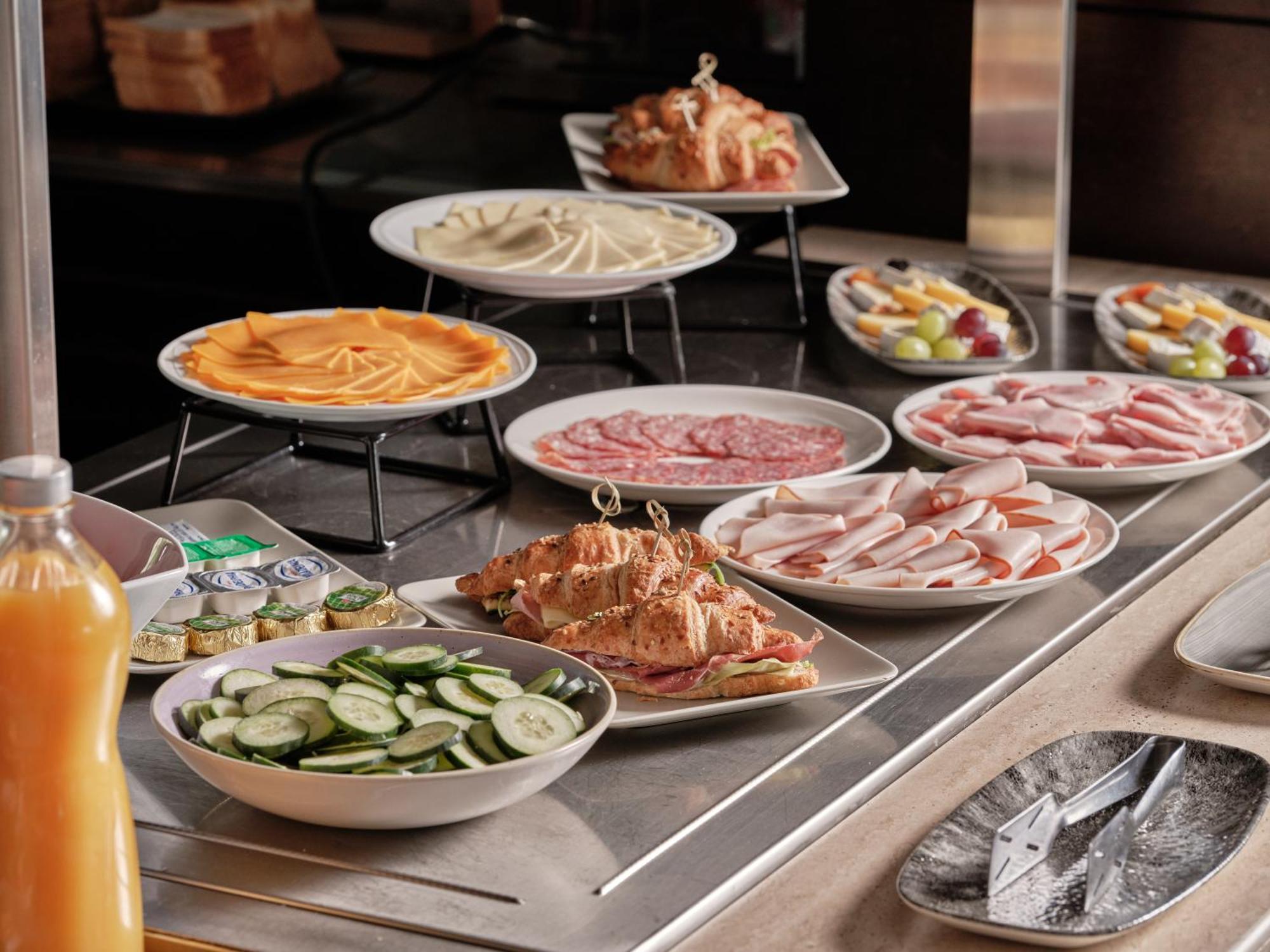Crowne Plaza Milan - Malpensa Airport By Ihg Hotel Казе Нуове Екстериор снимка